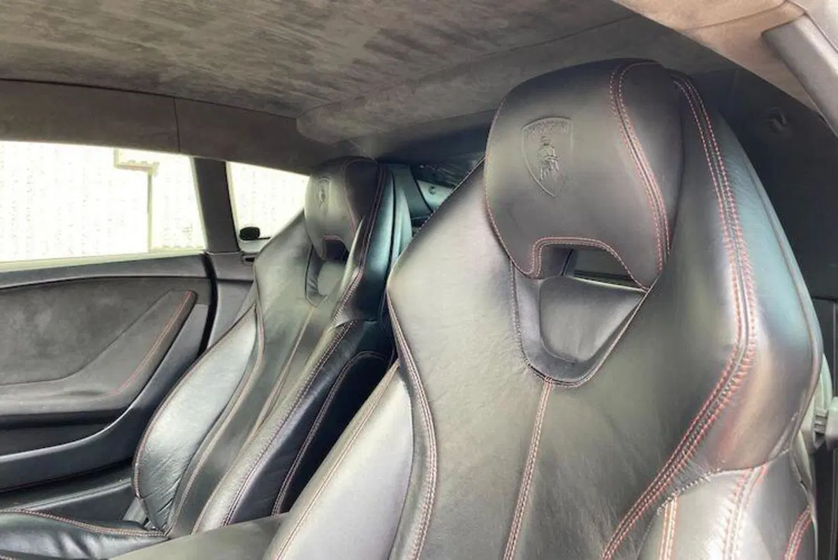 In vendita: Lamborghini Huracan con 300.000KM e 2000 guidatori alle spalle (3)