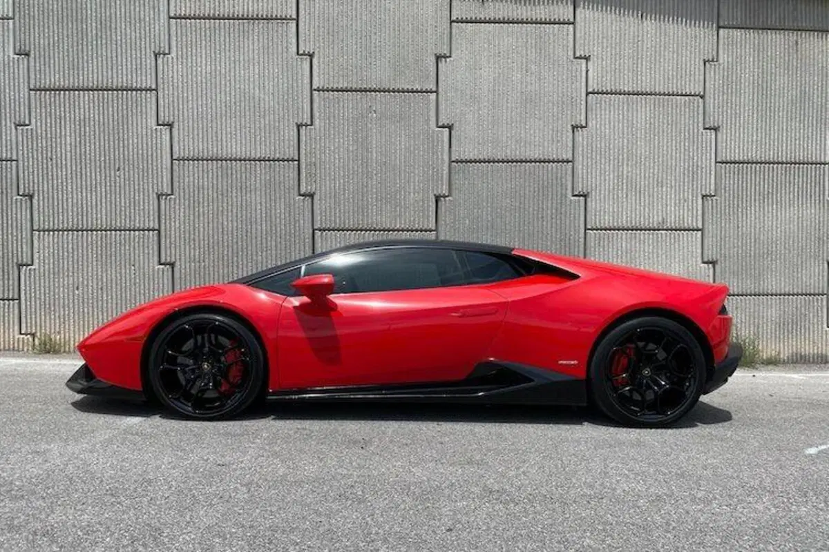 In vendita: Lamborghini Huracan con 300.000KM e 2000 guidatori alle spalle (6)