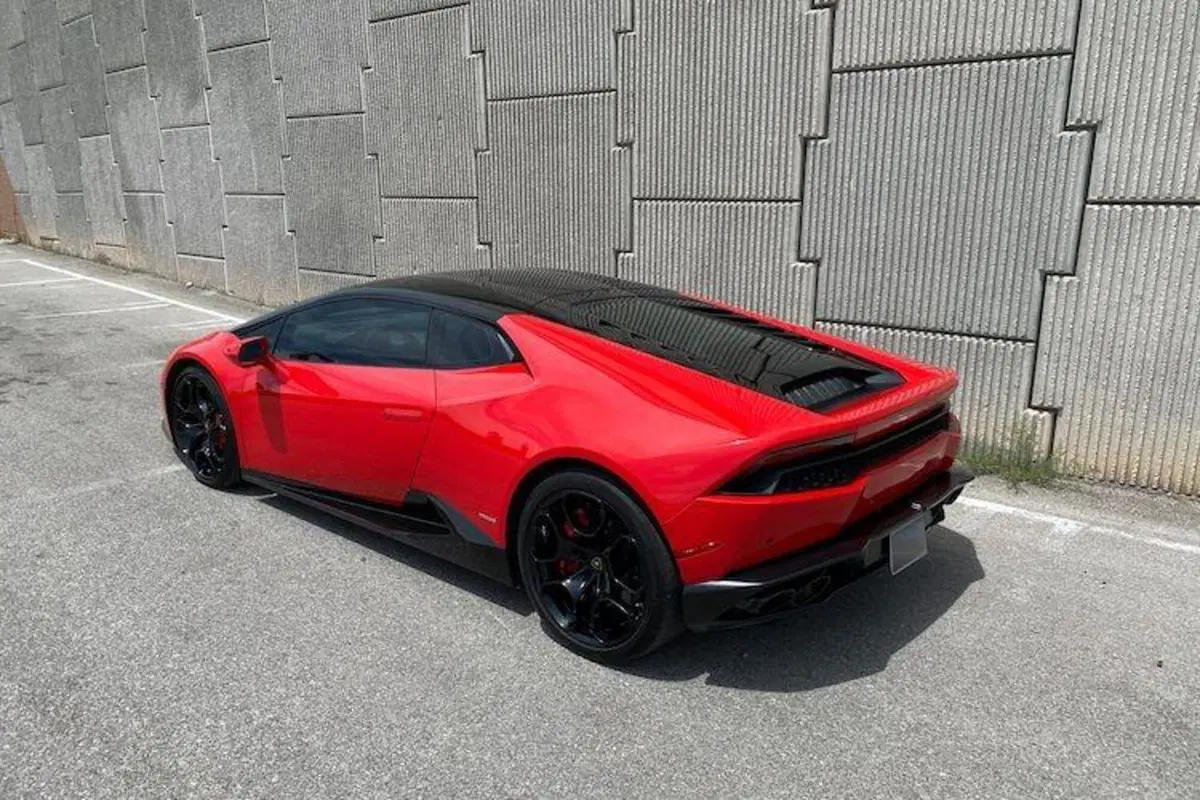 In vendita: Lamborghini Huracan con 300.000KM e 2000 guidatori alle spalle (7)
