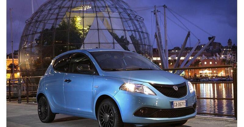 Nuova Lancia Ypsilon Hybrid: colori del mare e plastica riciclata per il Firefly 70CV 12V da 14K [solo manuale]