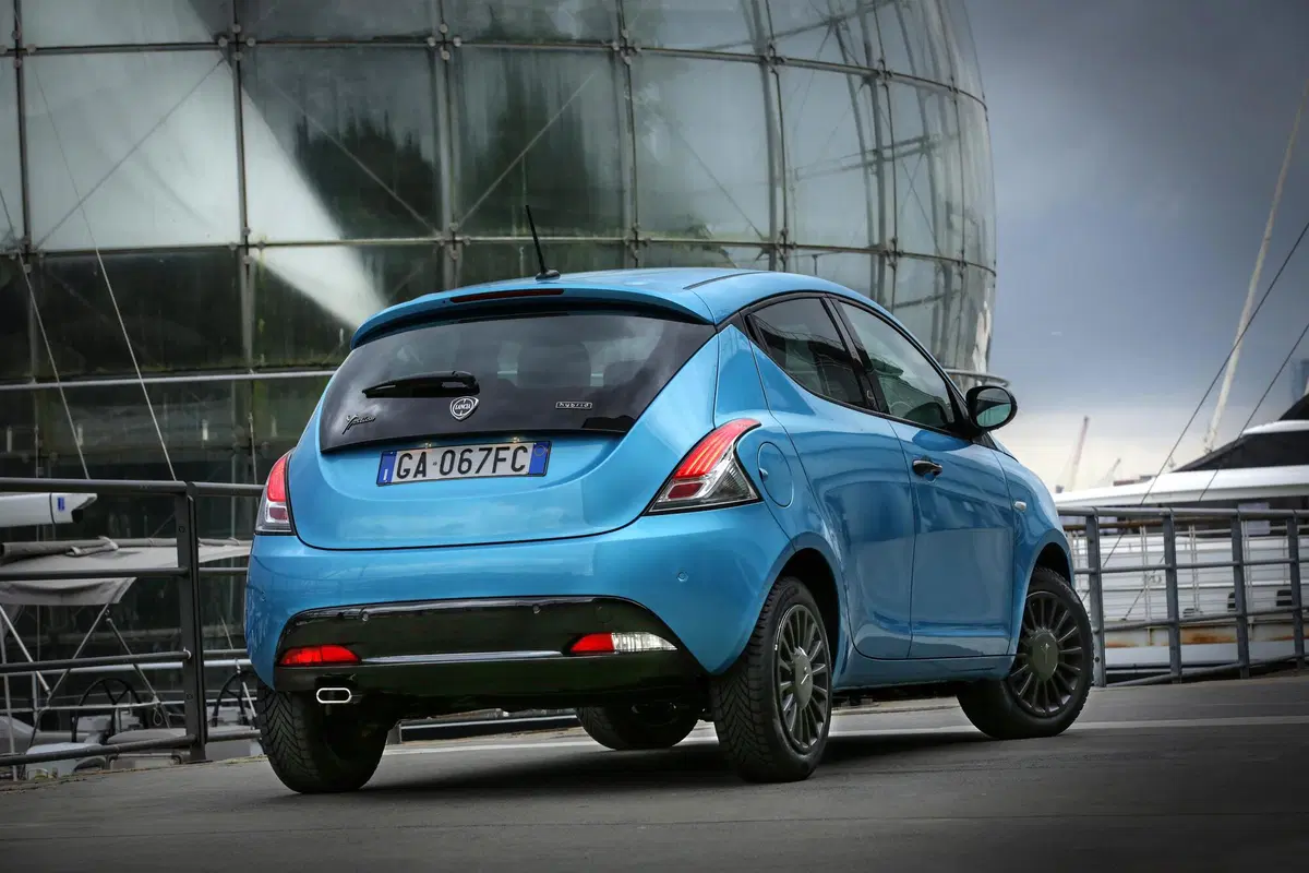 Lancia Ypsilon Hybrid | Il sistema a 12 volt promette risparmio... (2)