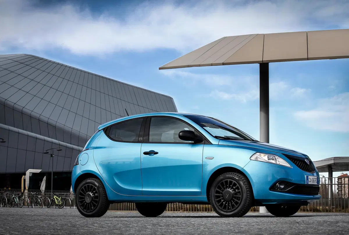 Lancia Ypsilon Hybrid | Il sistema a 12 volt promette risparmio... (3)