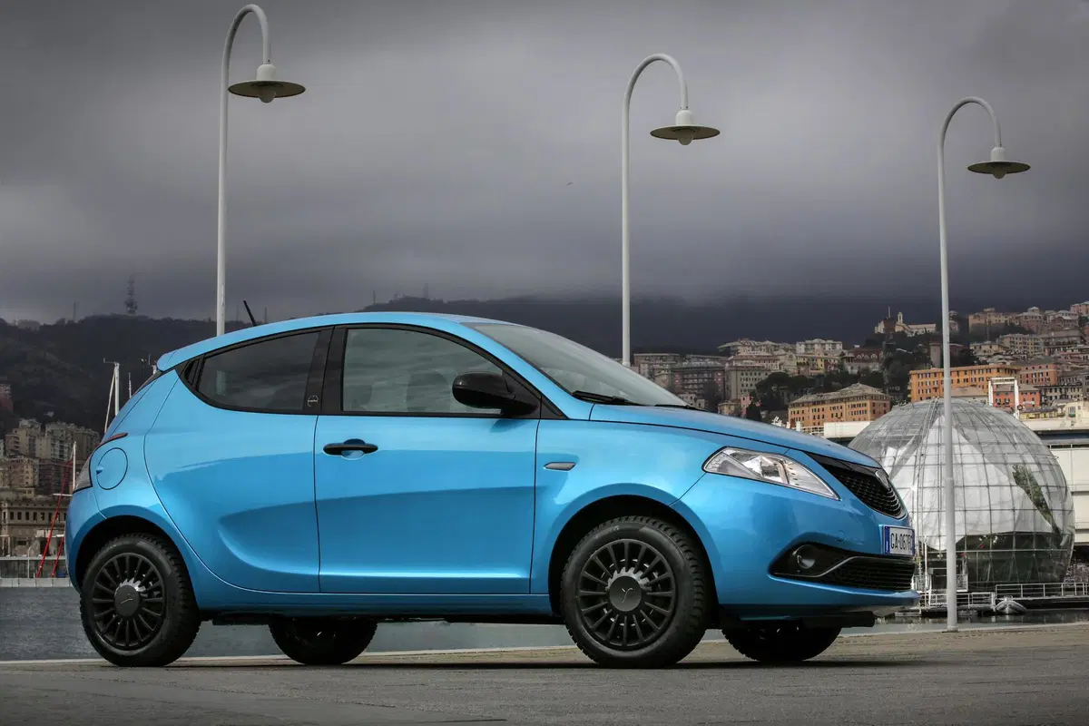 Lancia Ypsilon Hybrid | Il sistema a 12 volt promette risparmio... (5)