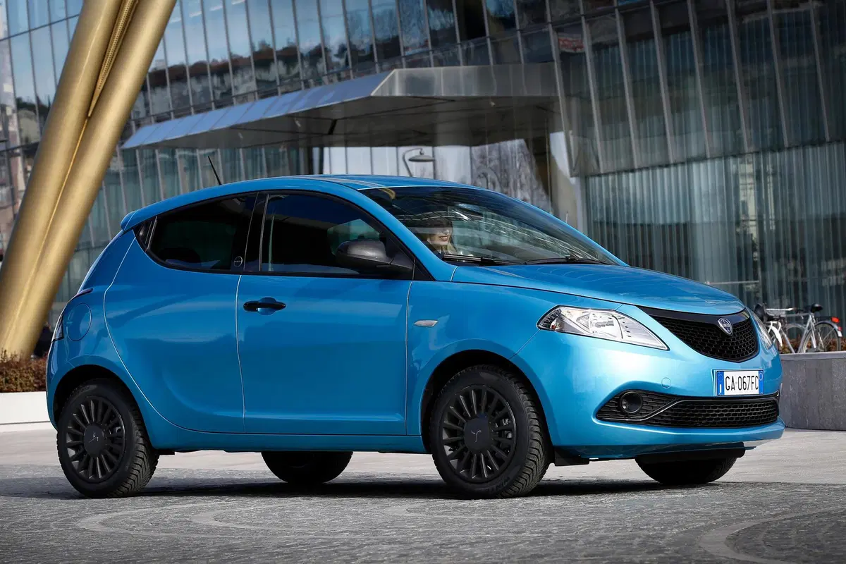 Lancia Ypsilon Hybrid | Il sistema a 12 volt promette risparmio... (6)