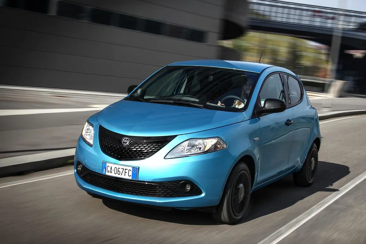 Lancia Ypsilon Hybrid | Il sistema a 12 volt promette risparmio... (10)