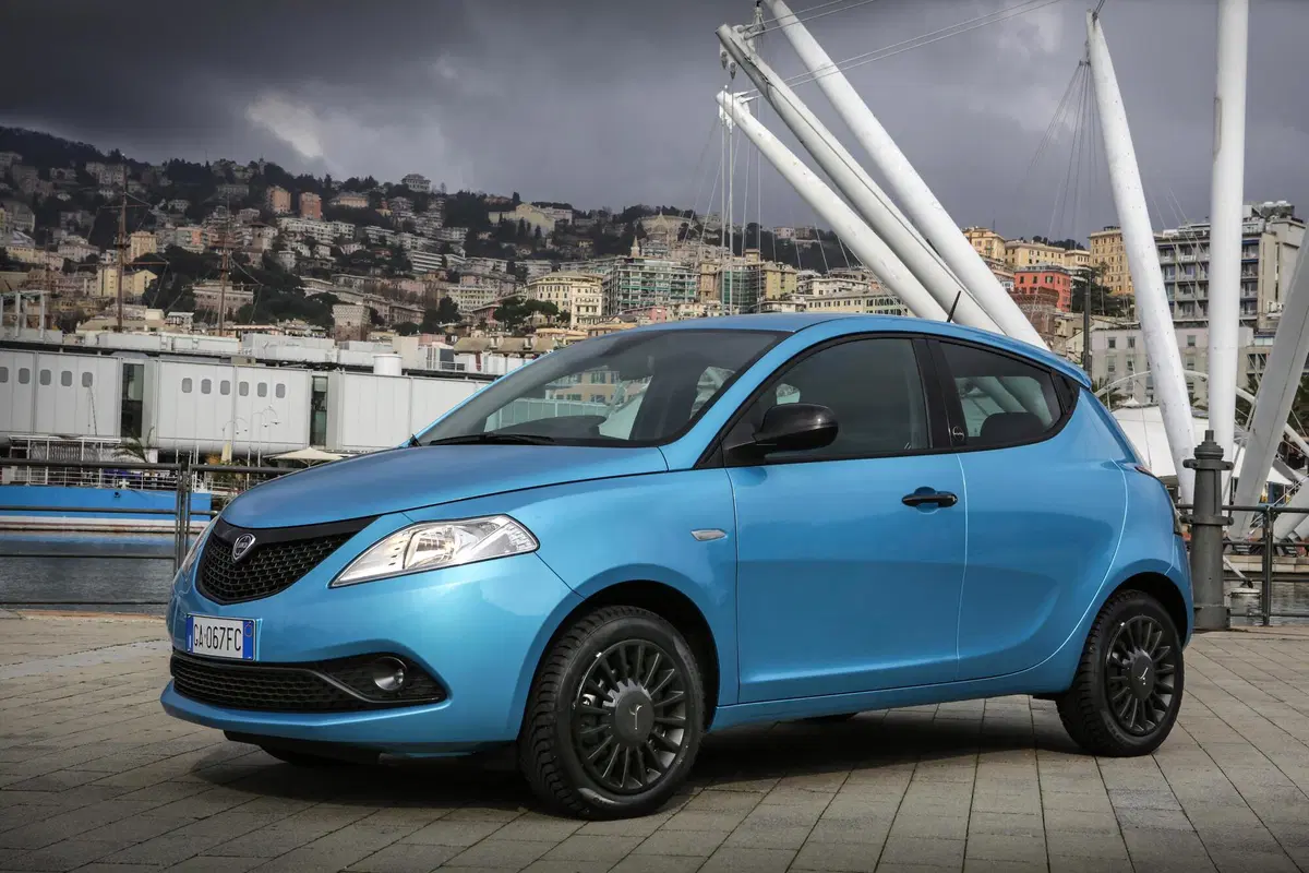 Lancia Ypsilon Hybrid | Il sistema a 12 volt promette risparmio... (13)