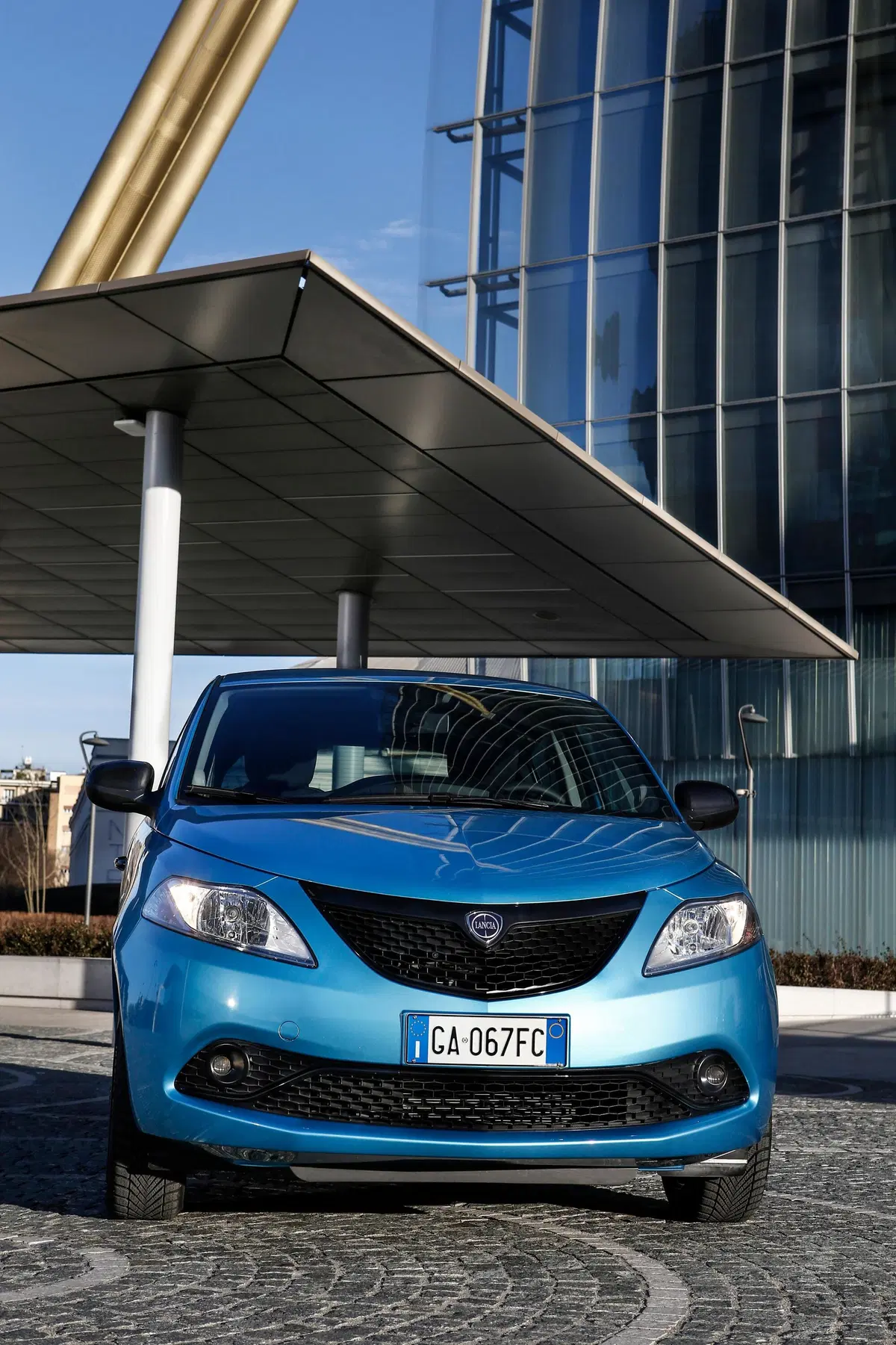 Lancia Ypsilon Hybrid | Il sistema a 12 volt promette risparmio... (16)