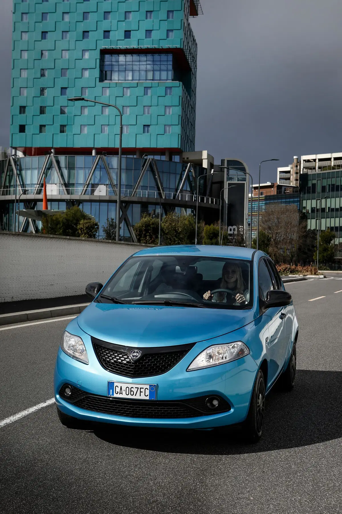 Lancia Ypsilon Hybrid | Il sistema a 12 volt promette risparmio... (18)