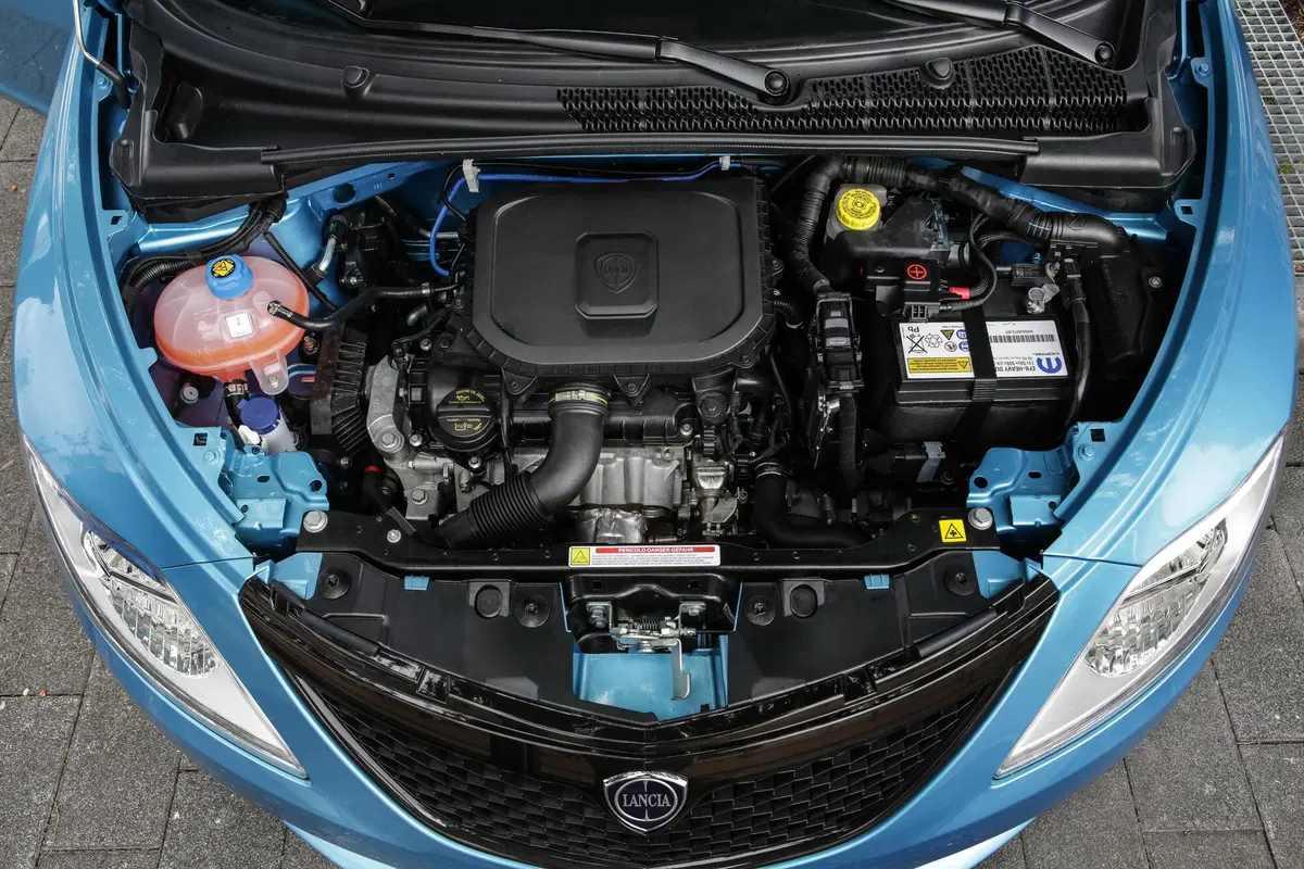 Lancia Ypsilon Hybrid | Il sistema a 12 volt promette risparmio... (28)