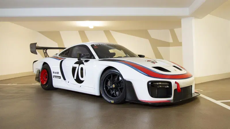 Porsche 935 con 0 km all'asta da Sotheby's: 1.300.000 euro per l'esemplare numero 2 (almeno!)