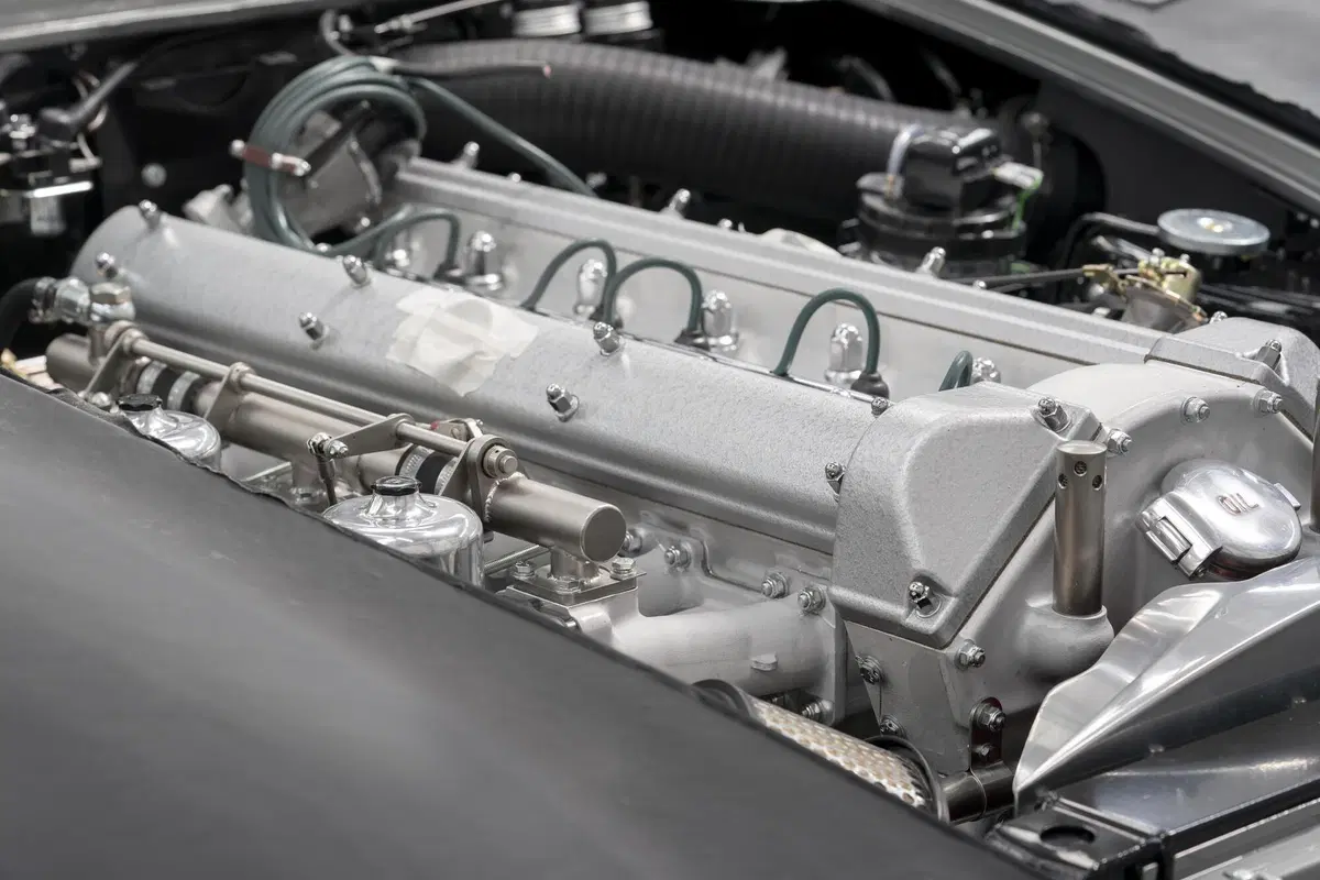 Aston Martin DB5: riparte la produzione e sarà una replica della supercar di 007 (6)