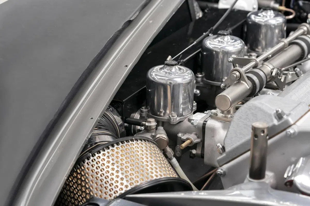 Aston Martin DB5: riparte la produzione e sarà una replica della supercar di 007 (14)