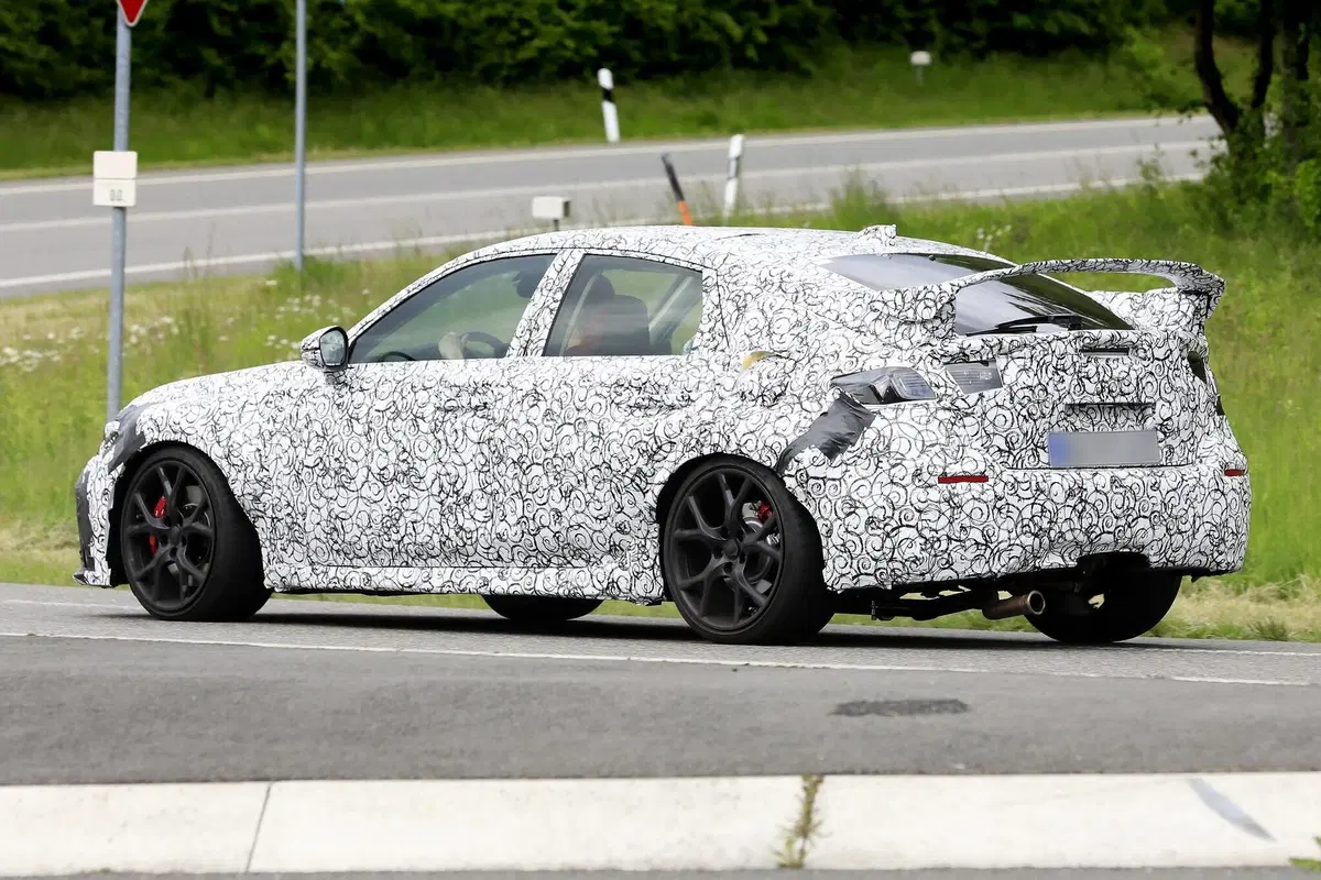 Honda Civic Type R: la nuova sportiva Jap sarà ibrida? [Foto spia] (7)
