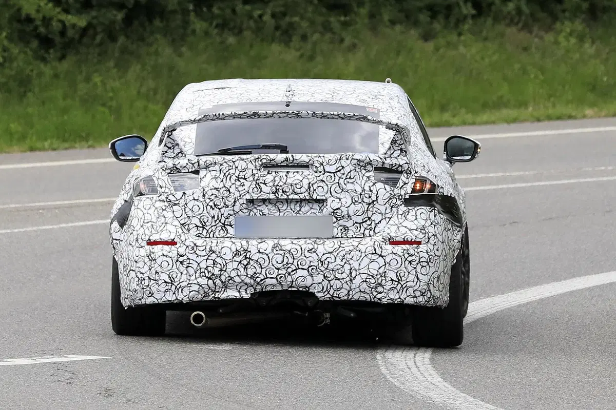 Honda Civic Type R: la nuova sportiva Jap sarà ibrida? [Foto spia] (10)