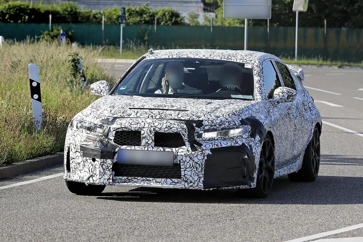 Honda Civic Type R: la nuova sportiva Jap sarà ibrida? [Foto spia] (3)