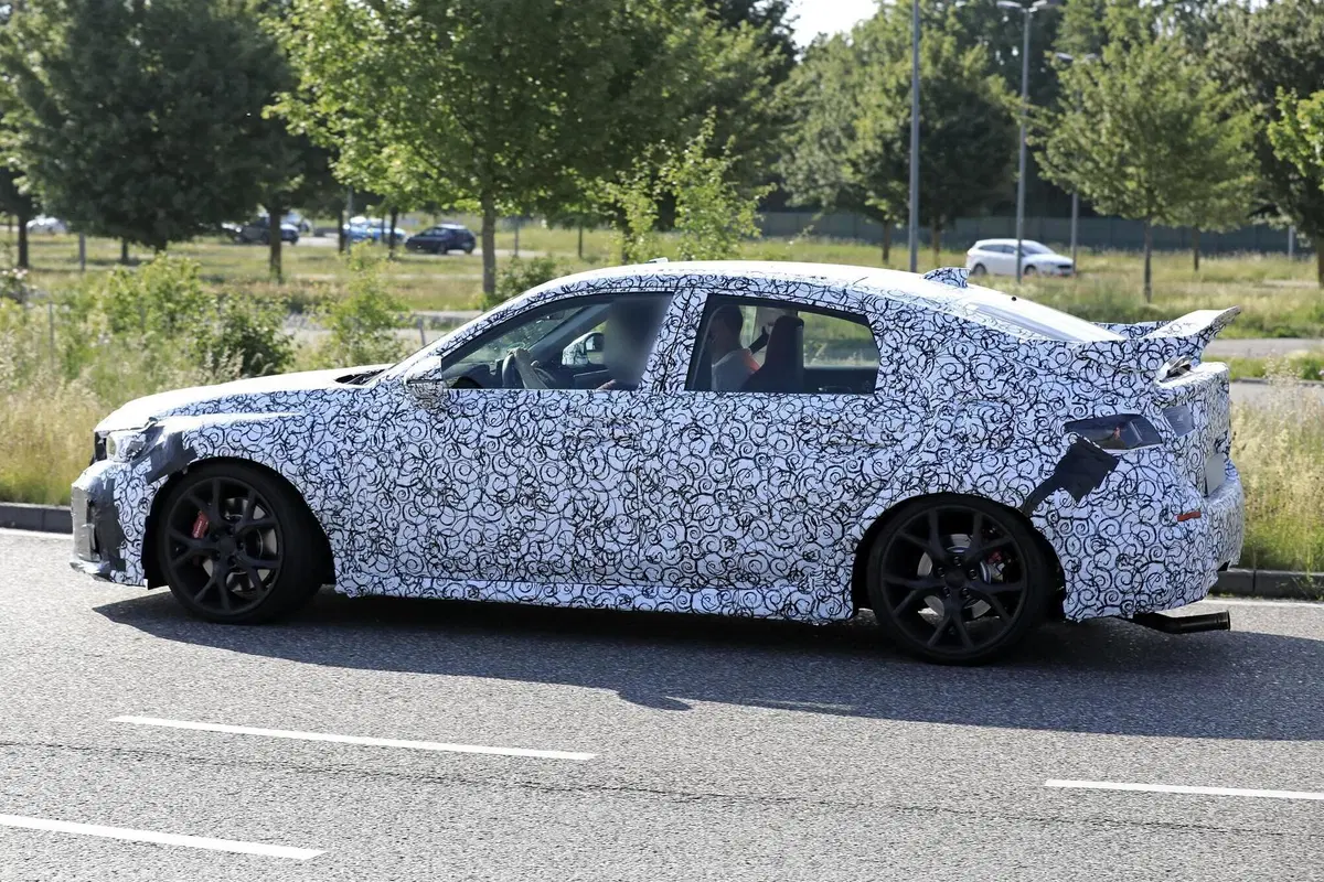 Honda Civic Type R: la nuova sportiva Jap sarà ibrida? [Foto spia] (11)