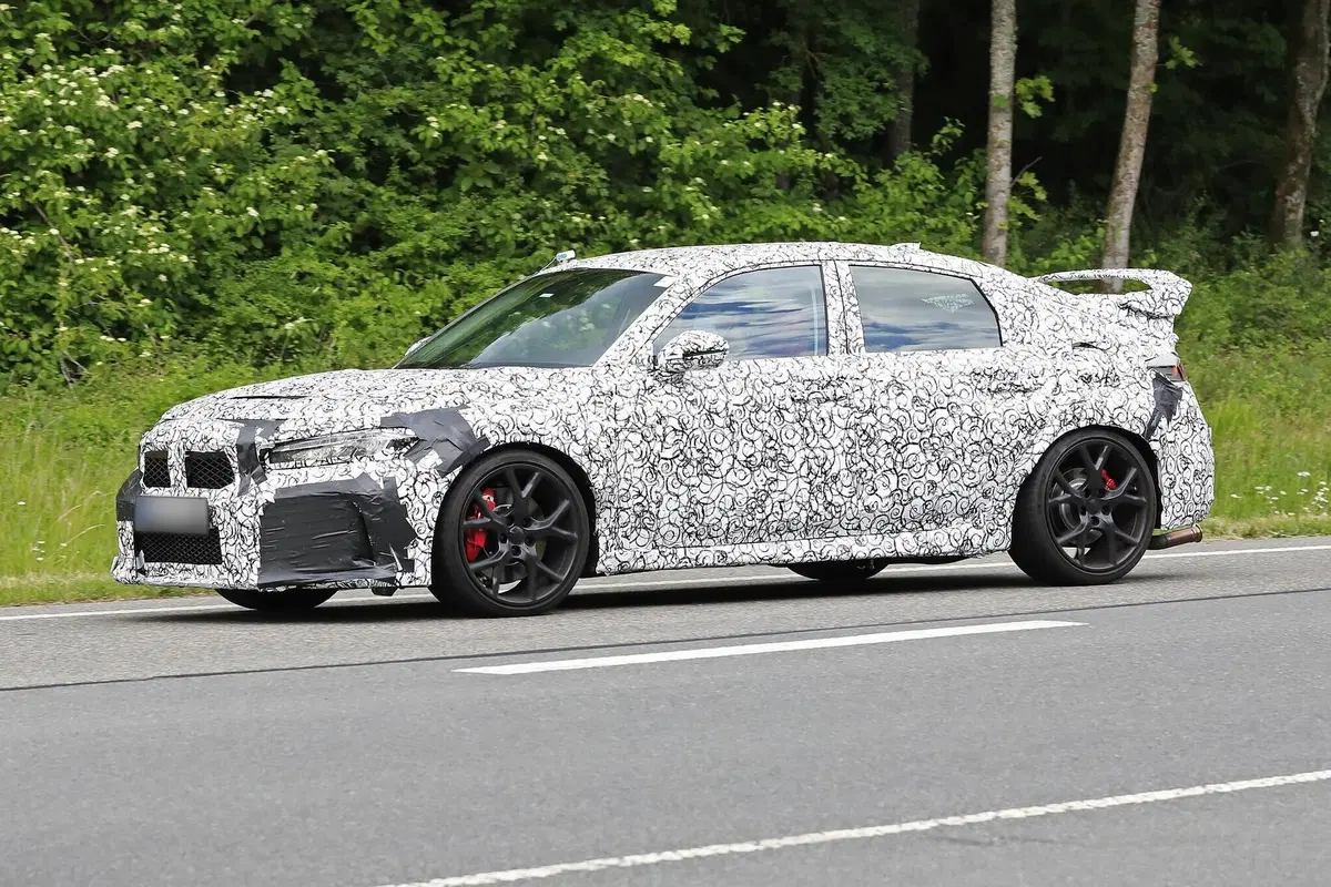 Honda Civic Type R: la nuova sportiva Jap sarà ibrida? [Foto spia] (4)