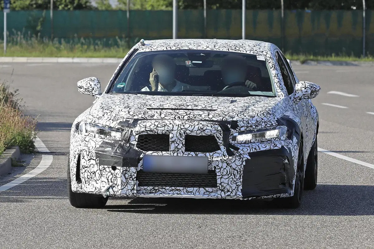 Honda Civic Type R: la nuova sportiva Jap sarà ibrida? [Foto spia] (2)