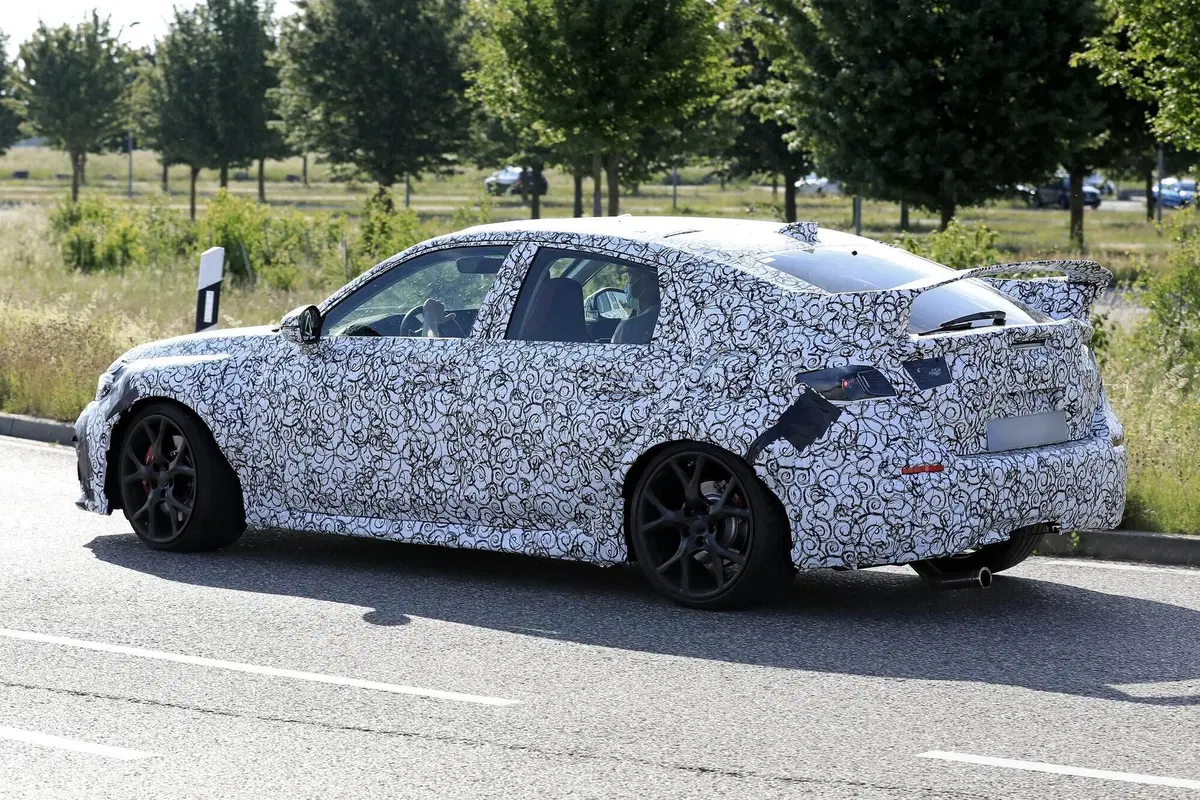 Honda Civic Type R: la nuova sportiva Jap sarà ibrida? [Foto spia] (12)