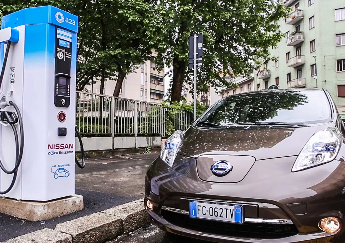 Nissan e A2A: a Milano 12 colonnine di ricarica rapida 