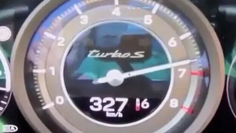 Porsche 911 Turbo S: l'impressionante accelerazione 0-327 km/h della nuova 992 [video]