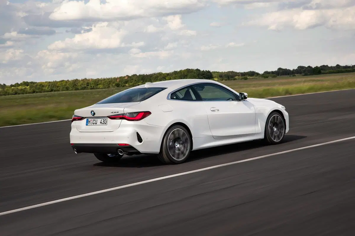 La nuova BMW Serie 4 è arrivata: maxi griglia e mild hybrid [Foto] (5)
