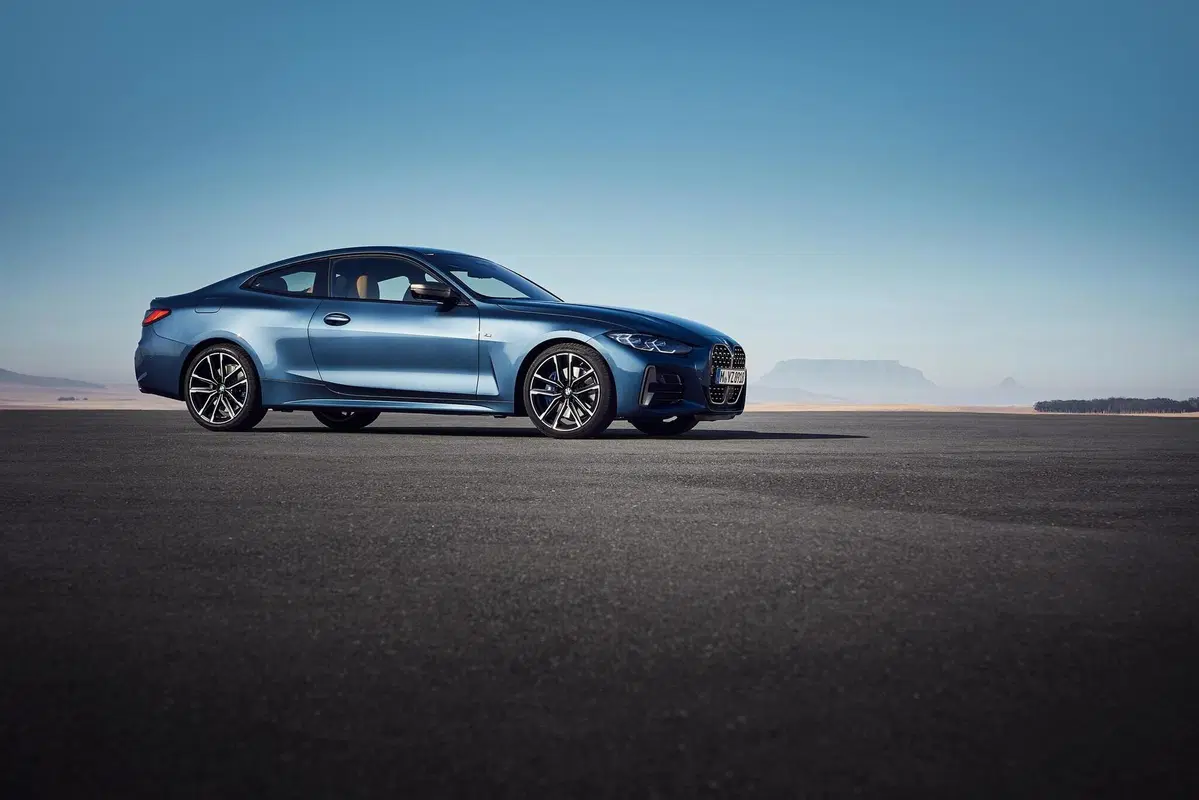 La nuova BMW Serie 4 è arrivata: maxi griglia e mild hybrid [Foto] (8)