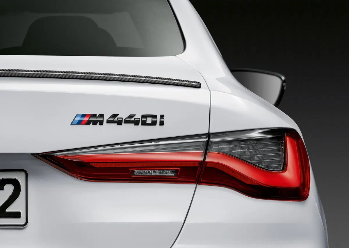 La nuova BMW Serie 4 è arrivata: maxi griglia e mild hybrid [Foto] (7)