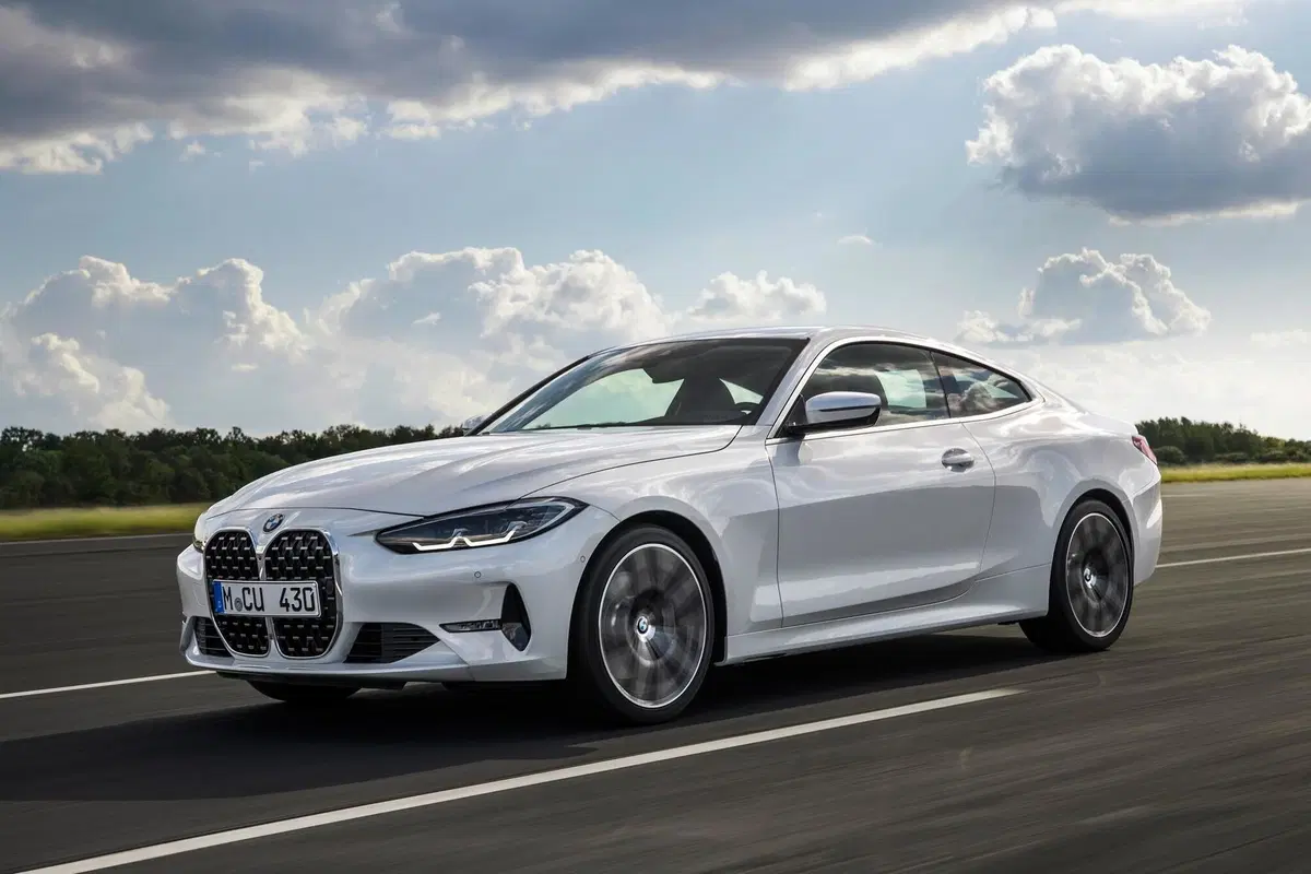 La nuova BMW Serie 4 è arrivata: maxi griglia e mild hybrid [Foto] (6)