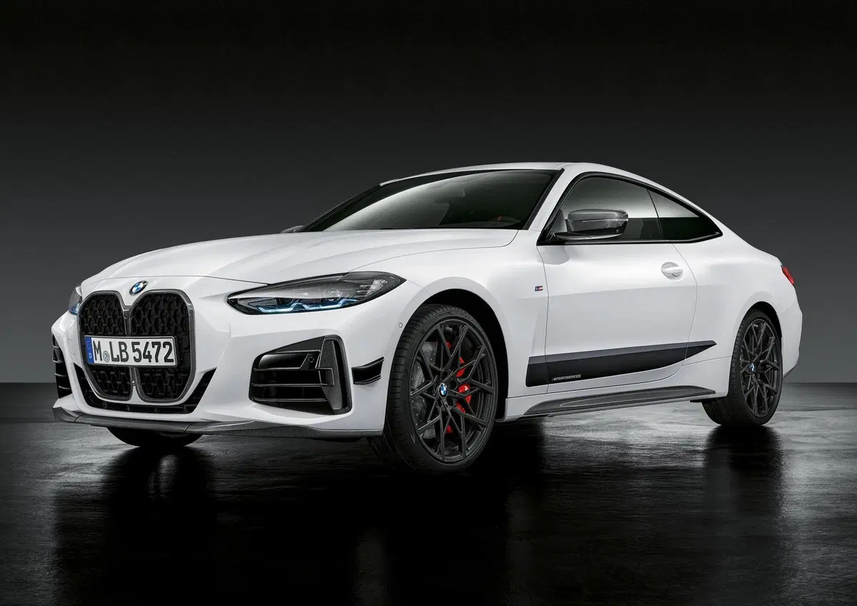 La nuova BMW Serie 4 è arrivata: maxi griglia e mild hybrid [Foto] (10)
