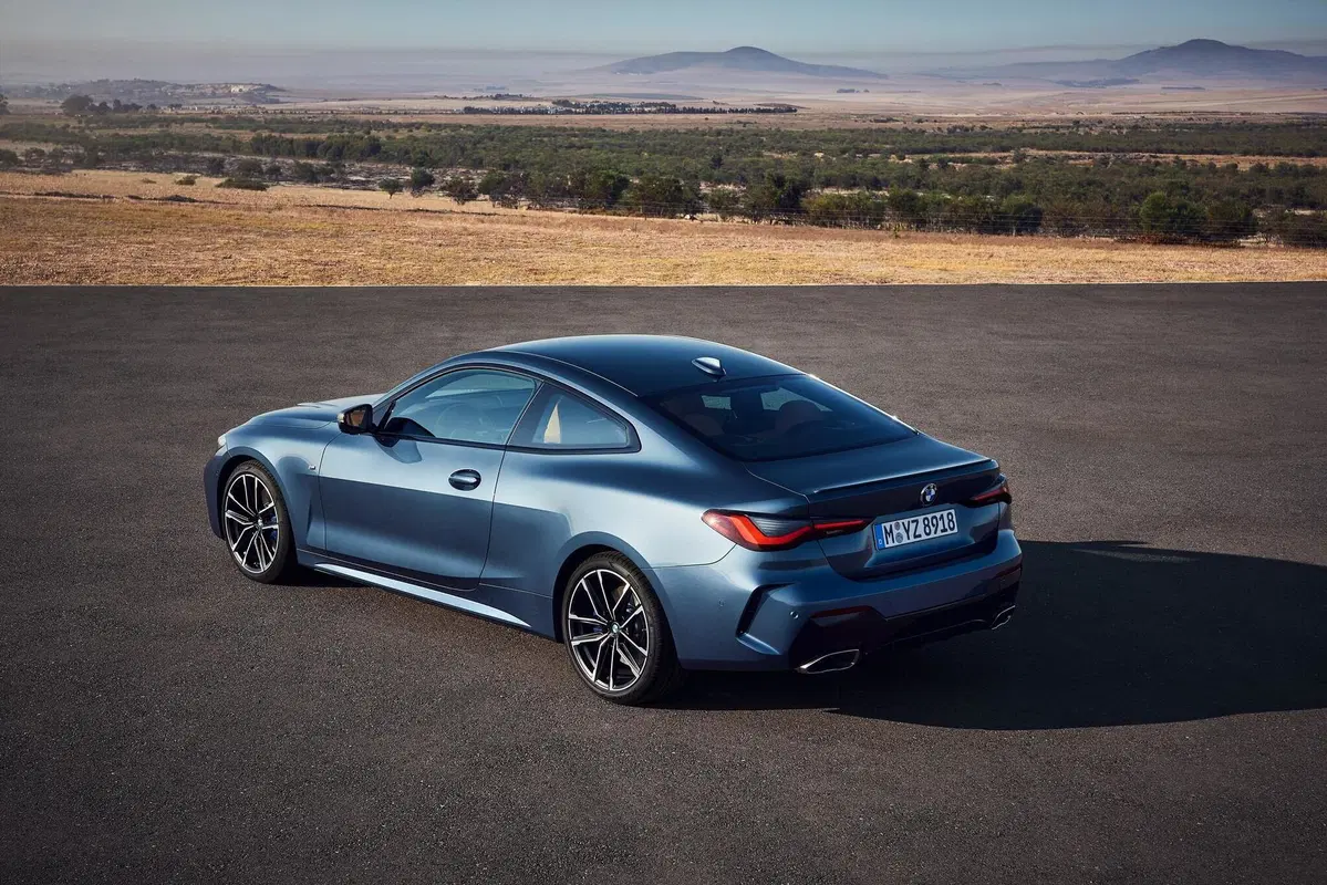 La nuova BMW Serie 4 è arrivata: maxi griglia e mild hybrid [Foto] (13)