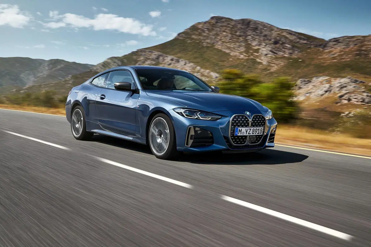 La nuova BMW Serie 4 è arrivata: maxi griglia e mild hybrid [Foto] (12)
