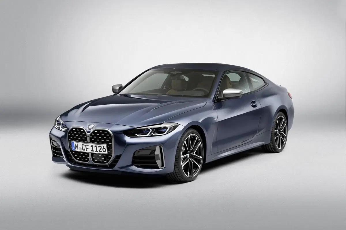 La nuova BMW Serie 4 è arrivata: maxi griglia e mild hybrid [Foto] (9)