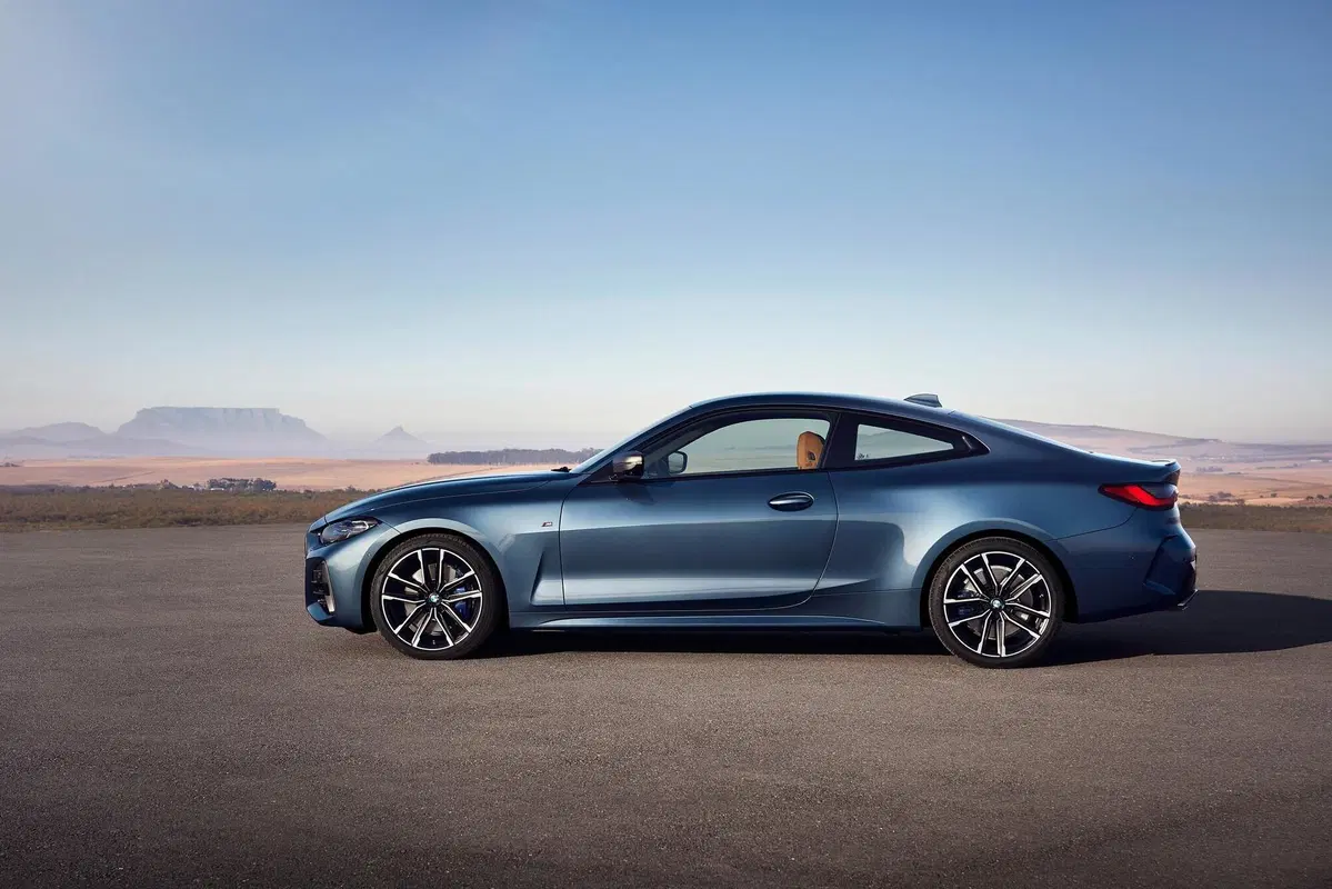 La nuova BMW Serie 4 è arrivata: maxi griglia e mild hybrid [Foto] (3)