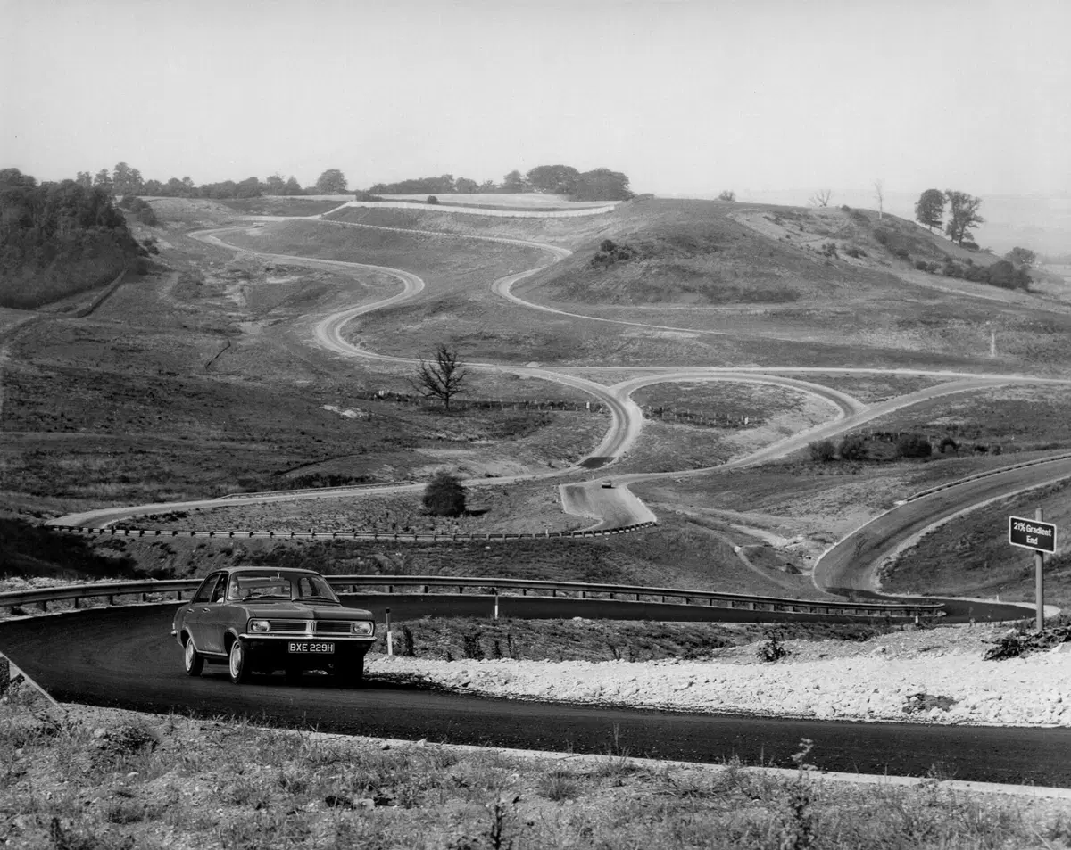 Il Millbrook Proving Ground compie 50 anni: la pista ha ospitato anche Top Gear e 007 Casino Royale (2)