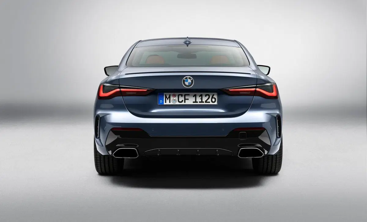 BMW Serie 4 Coupé M4  CS (6)