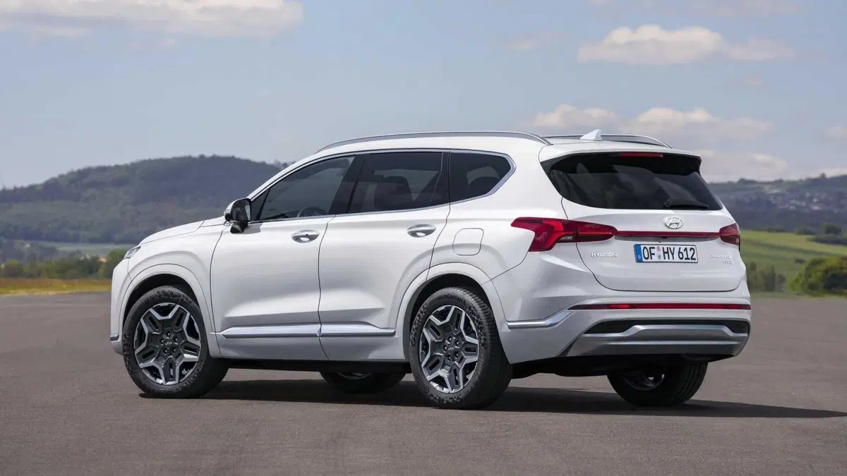 Nuovo Hyundai Santa Fe: il SUV coreano si rinnova (19)