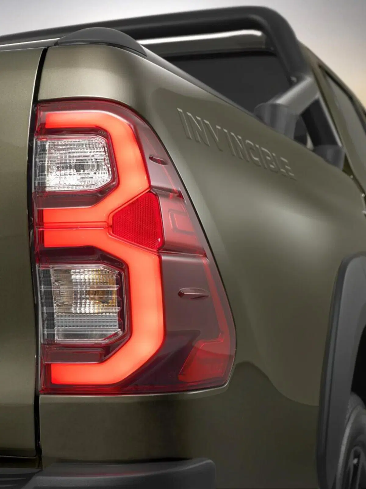 Toyota Hilux, ecco la generazione 2021 (8)