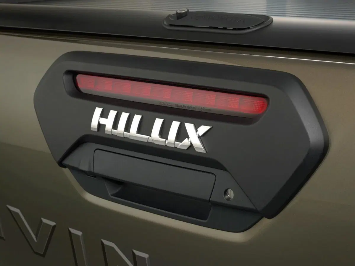 Toyota Hilux, ecco la generazione 2021 (9)