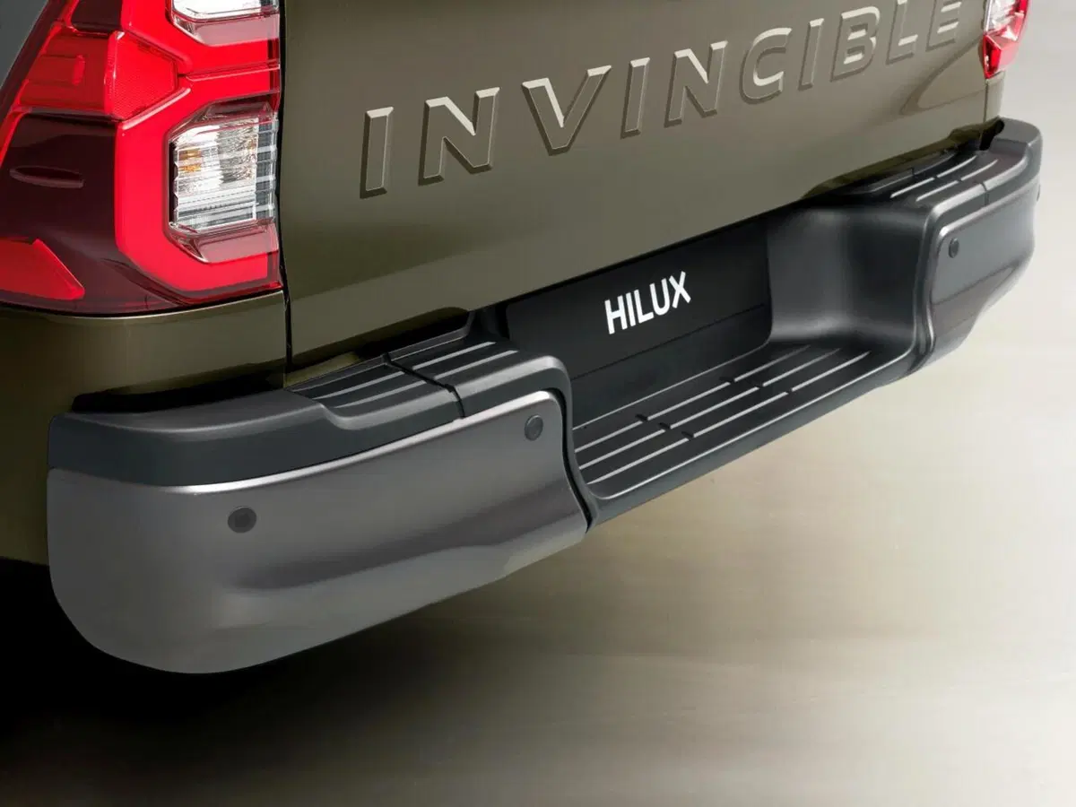 Toyota Hilux, ecco la generazione 2021 (11)