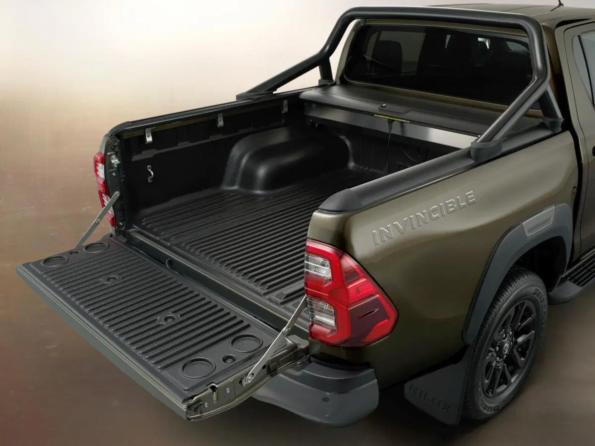 Toyota Hilux, ecco la generazione 2021 (20)