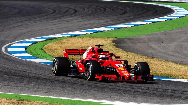 F1, Ferrari in marcatura sulla Mercedes: test in pista anche per la Rossa
