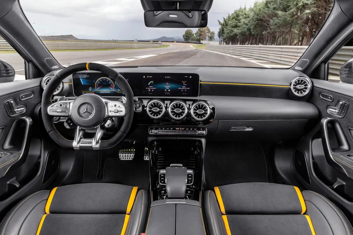 Mercedes-AMG A 45 S, 421 cavalli da domare... [Video] (4)