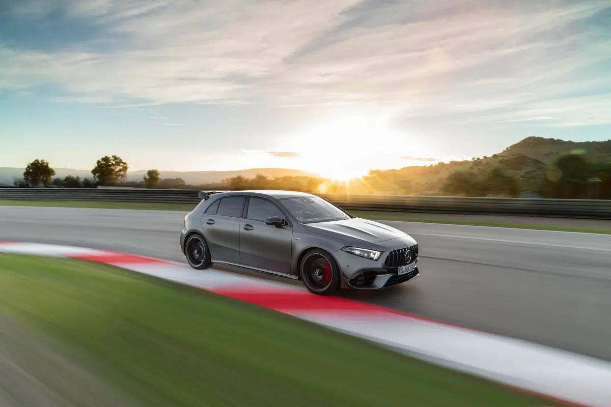Mercedes-AMG A 45 S, 421 cavalli da domare... [Video] (6)