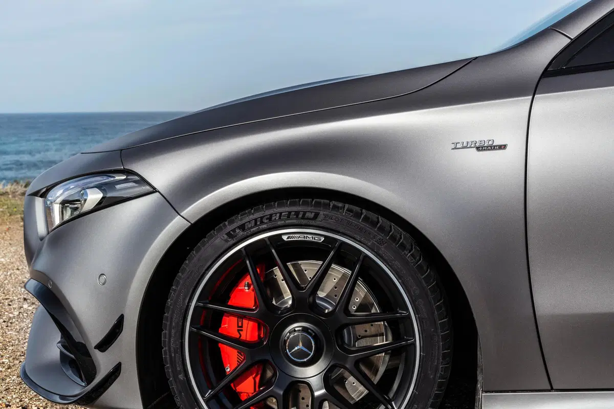 Mercedes-AMG A 45 S, 421 cavalli da domare... [Video] (16)
