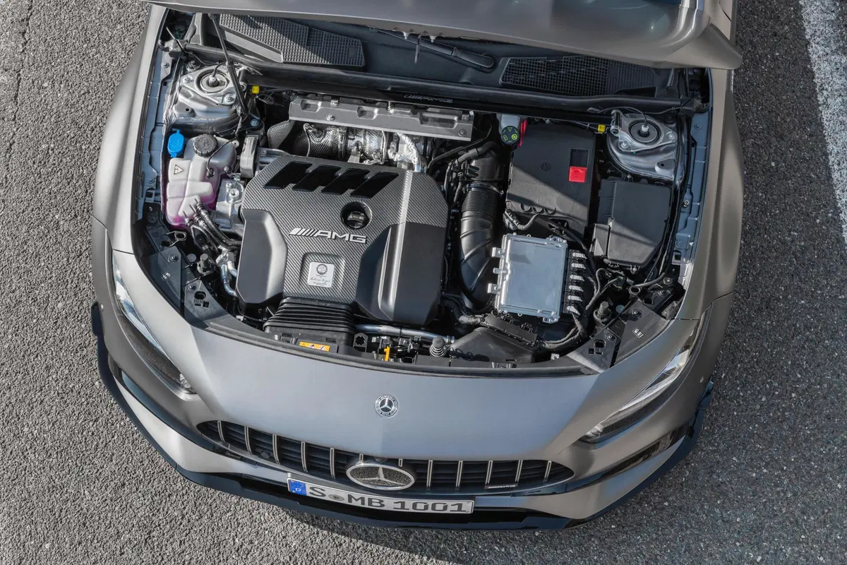 Mercedes-AMG A 45 S, 421 cavalli da domare... [Video] (17)
