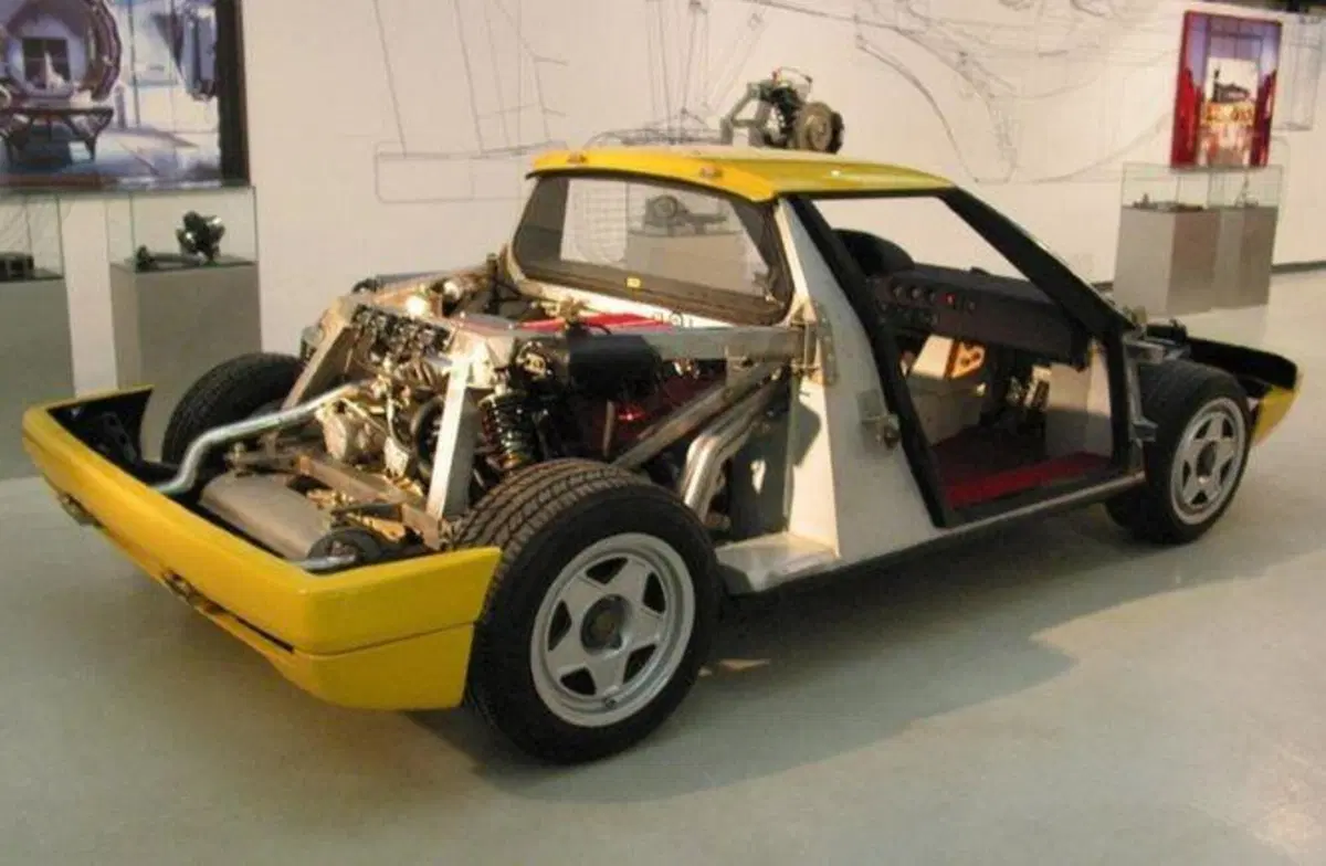 L’innovativa Ferrari 408 4RM: ecco il primo modello 4x4 di Maranello [bella e mai venduta] (5)