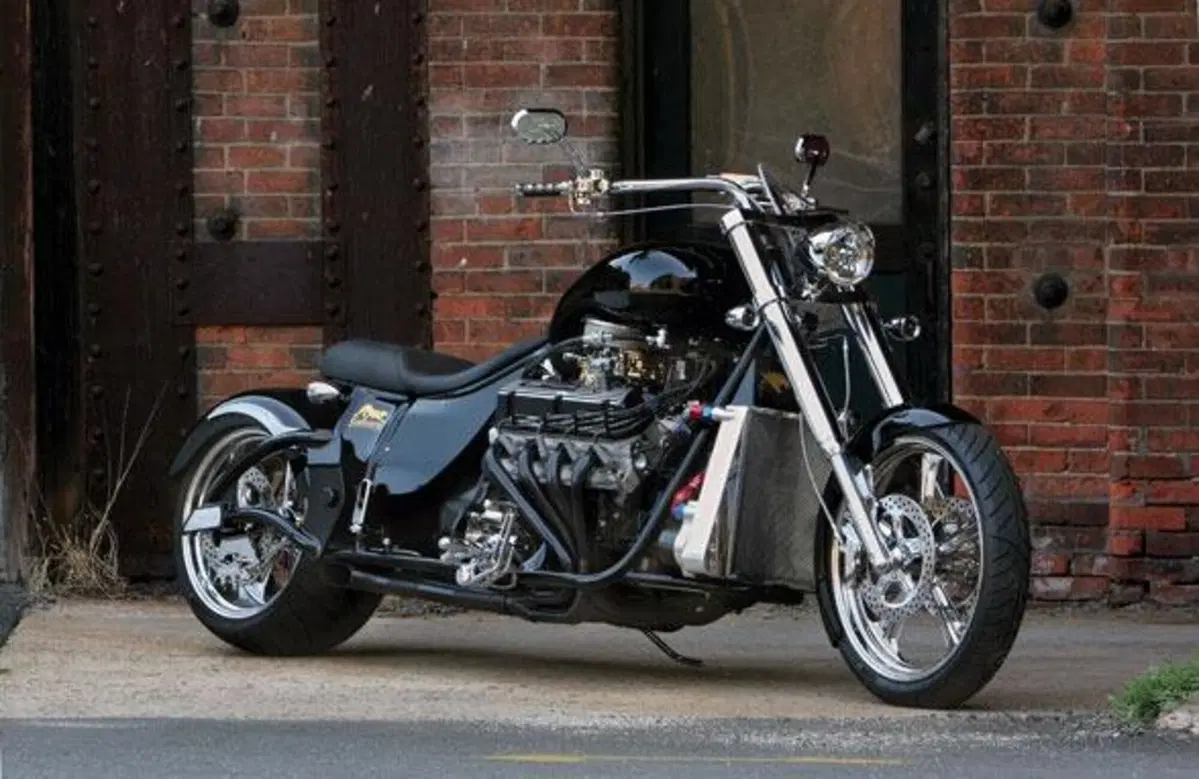 Motore da auto messo sulla moto? Ecco le più famose, esagerate e costose [Foto Gallery] (12)