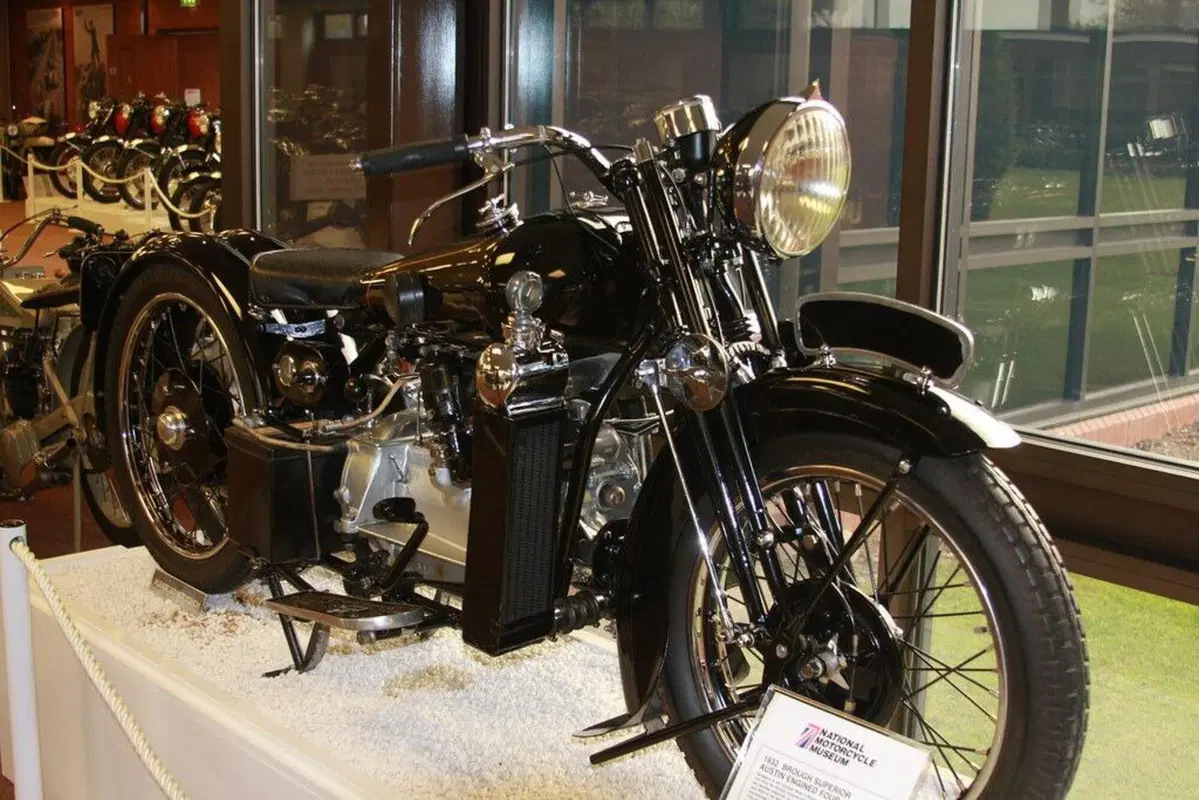 Motore da auto messo sulla moto? Ecco le più famose, esagerate e costose [Foto Gallery] (13)