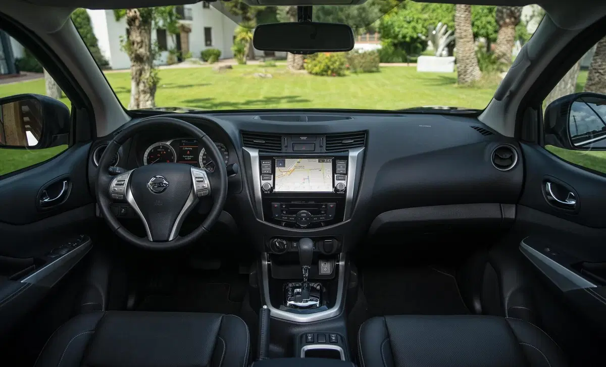 Nissan Navara 2.5 dCi 190CV 4 porte Double Cab Sport Platinum (16)